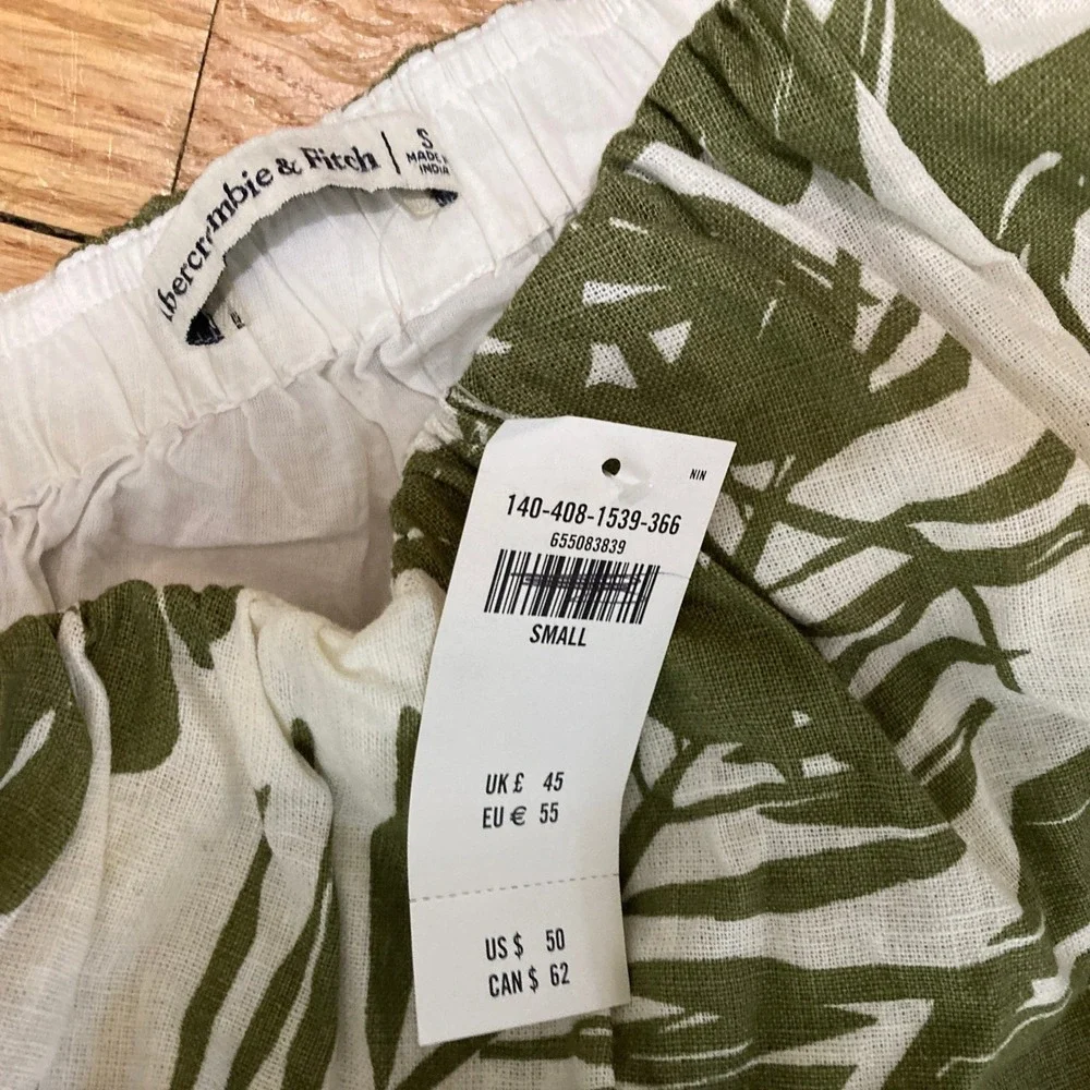 Abercrombie Fitch One Shoulder Tropical Leaf Crop Top White Green‎ Size Small